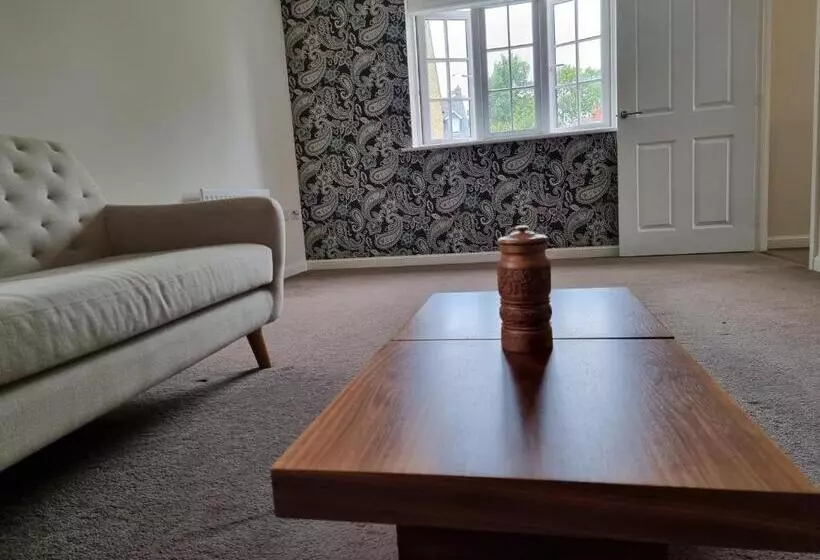 The Silverstone House. Comfort, Convenience And No Hassle At The Doorstep Of Silverstone Race Circui