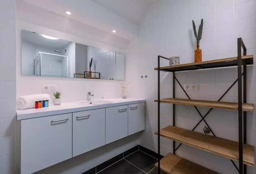 Centrally Located Apartment With Sunny Terrace