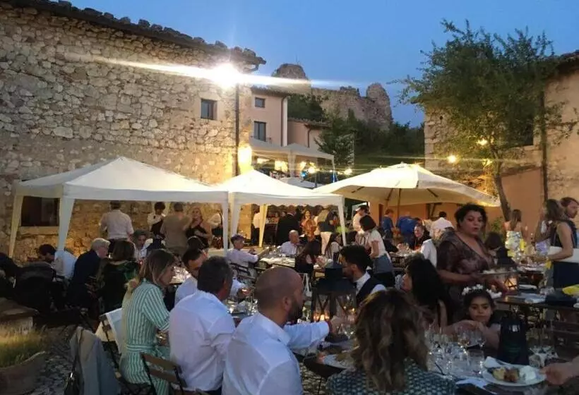 Hotelli Antico Borgo Di Albe