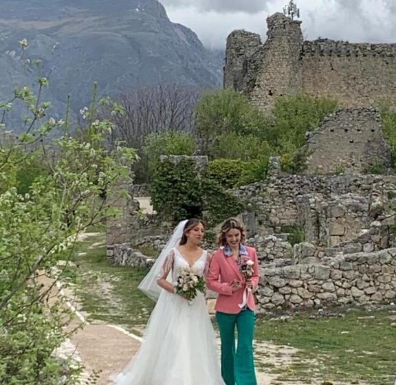 Szálloda Antico Borgo Di Albe