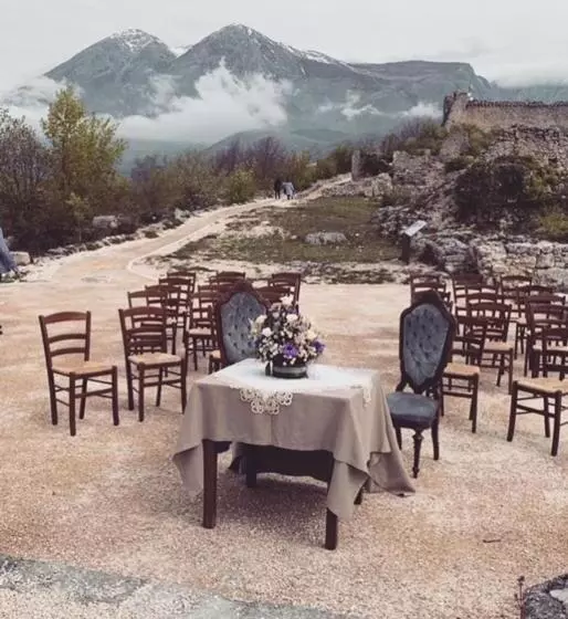 Hotelli Antico Borgo Di Albe