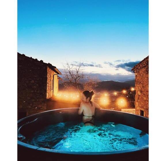 Szálloda Antico Borgo Di Albe