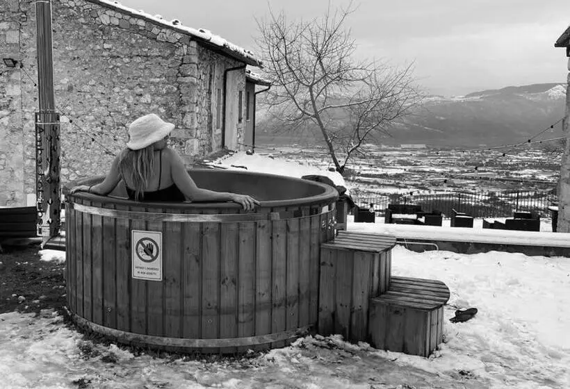Hotelli Antico Borgo Di Albe