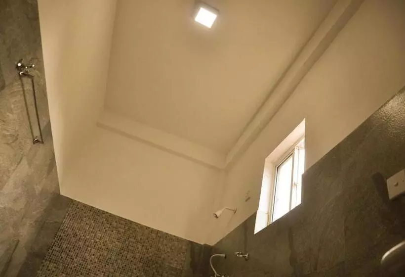 تختخواب و صبحانه Gem Light Guest House