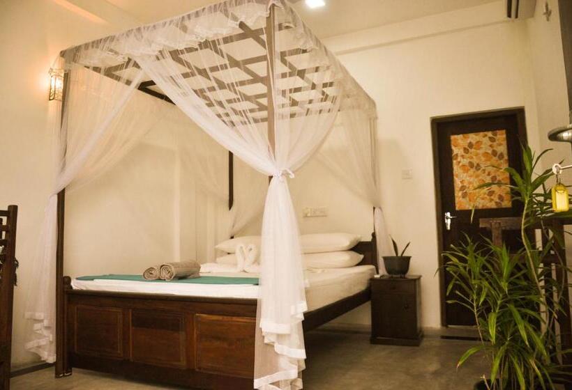 Bed and Breakfast Gem Light Guest House