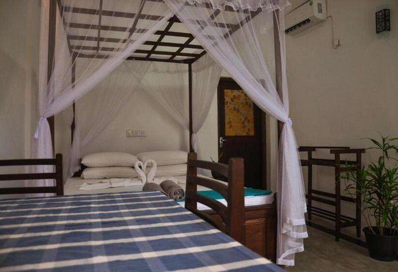 Bed and Breakfast Gem Light Guest House