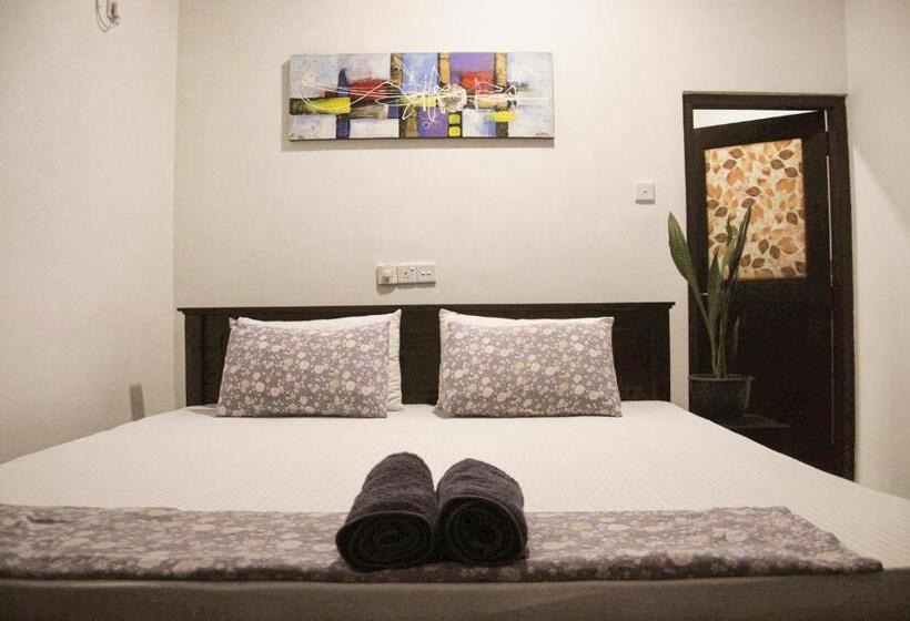 Bed and Breakfast Gem Light Guest House