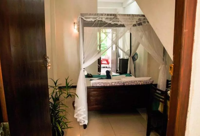 تختخواب و صبحانه Gem Light Guest House