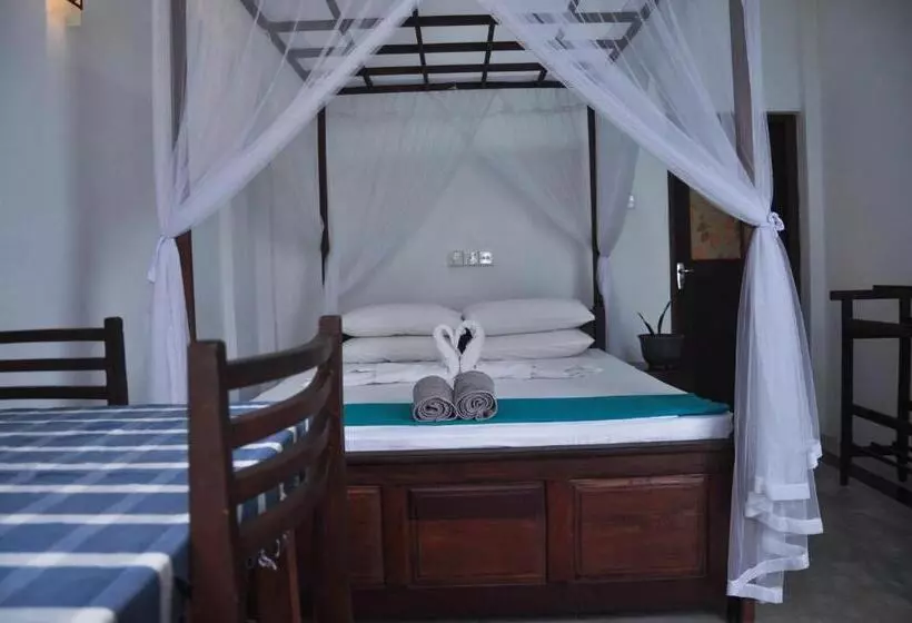 تختخواب و صبحانه Gem Light Guest House