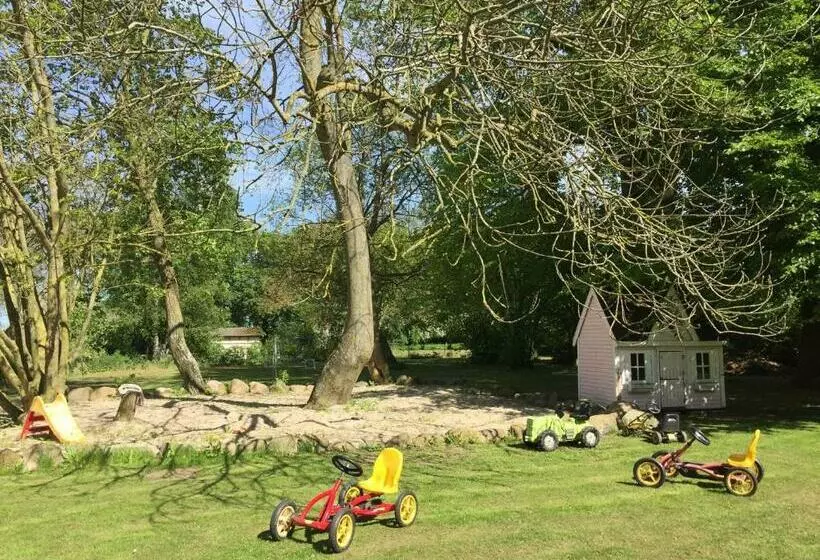 ホテル Ferienhaus 1 _ Ferien Im Gutspark