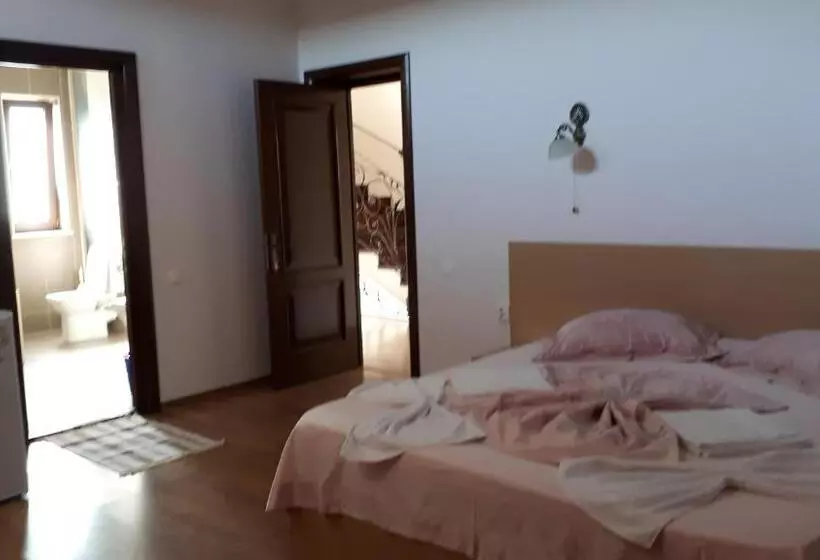 پانسیون Vila Livia