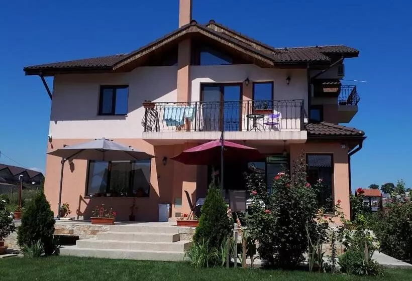 پانسیون Vila Livia