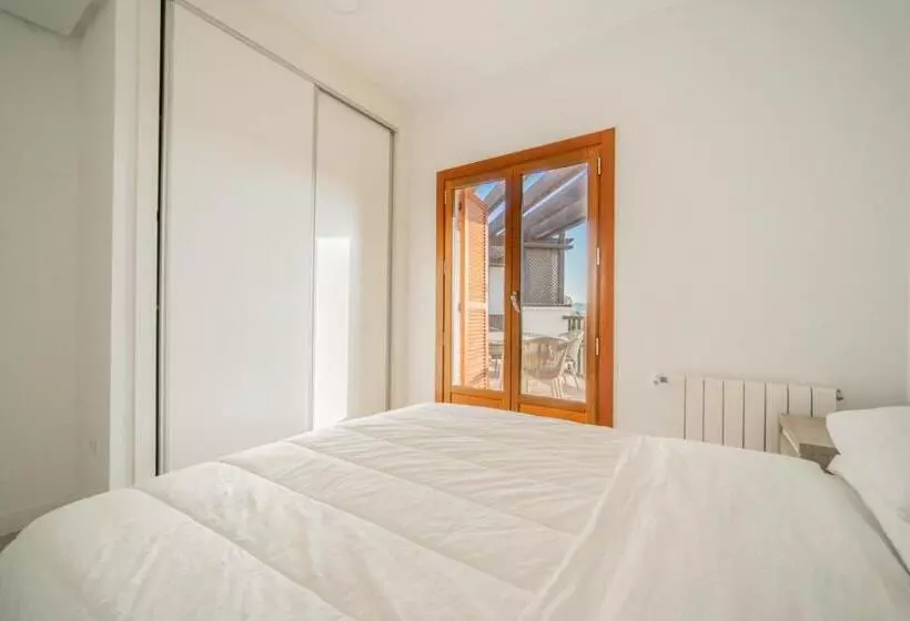 Exclusive 2 Bed 2 Bath Penthouse With Golf Views   De2332ev