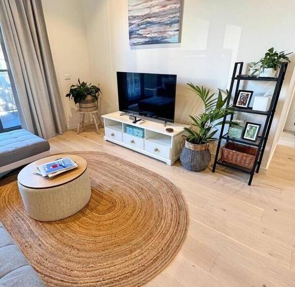 Industrial Yet Modern, 1bd 1bth Apt   Woden