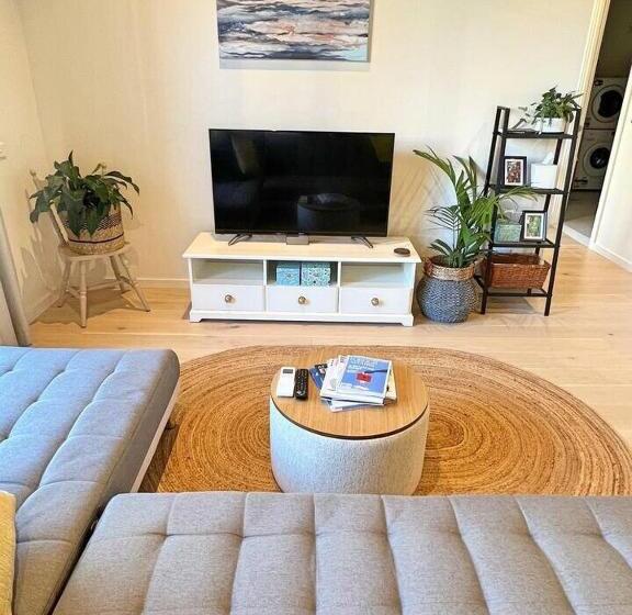 Industrial Yet Modern, 1bd 1bth Apt   Woden