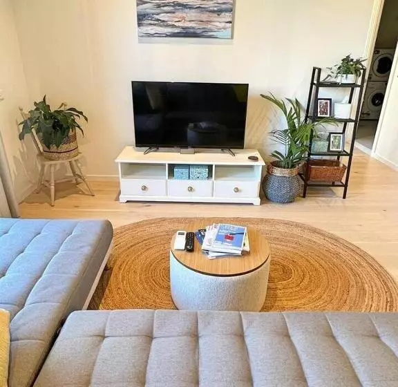 Industrial Yet Modern, 1bd 1bth Apt   Woden