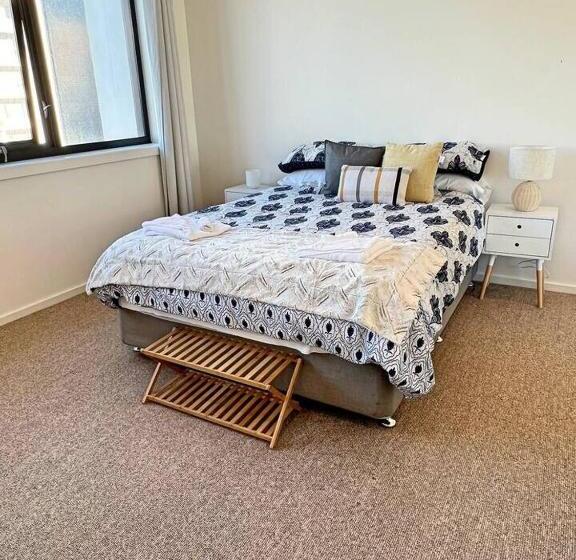 Industrial Yet Modern, 1bd 1bth Apt   Woden