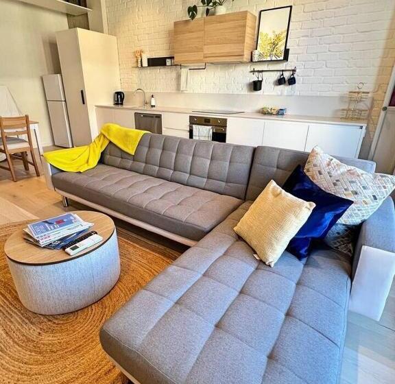 Industrial Yet Modern, 1bd 1bth Apt   Woden