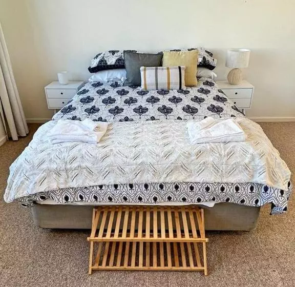 Industrial Yet Modern, 1bd 1bth Apt   Woden