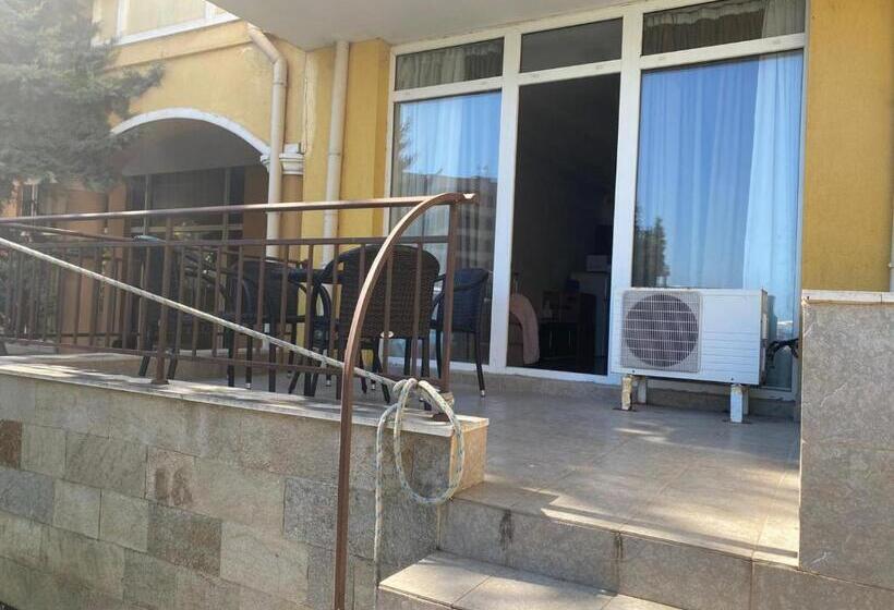 Midia Grand Resort, Terrassen Paradies Apartment