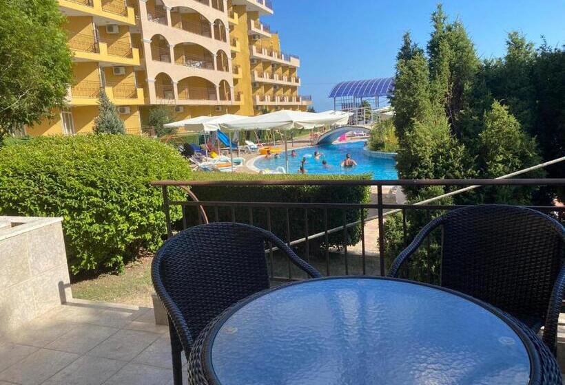 Midia Grand Resort, Terrassen Paradies Apartment