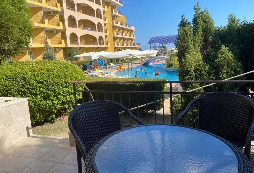 Midia Grand Resort, Terrassen Paradies Apartment