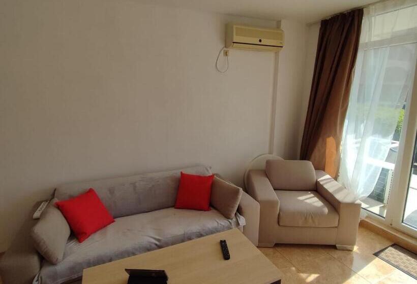 Midia Grand Resort, Terrassen Paradies Apartment