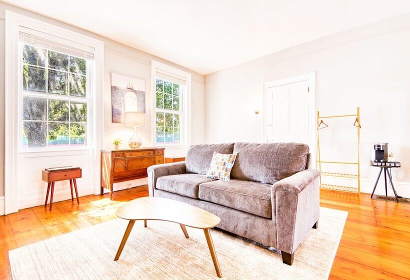 Отель Hudson Mariner