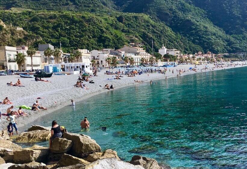 تختخواب و صبحانه Scilla Upper Town