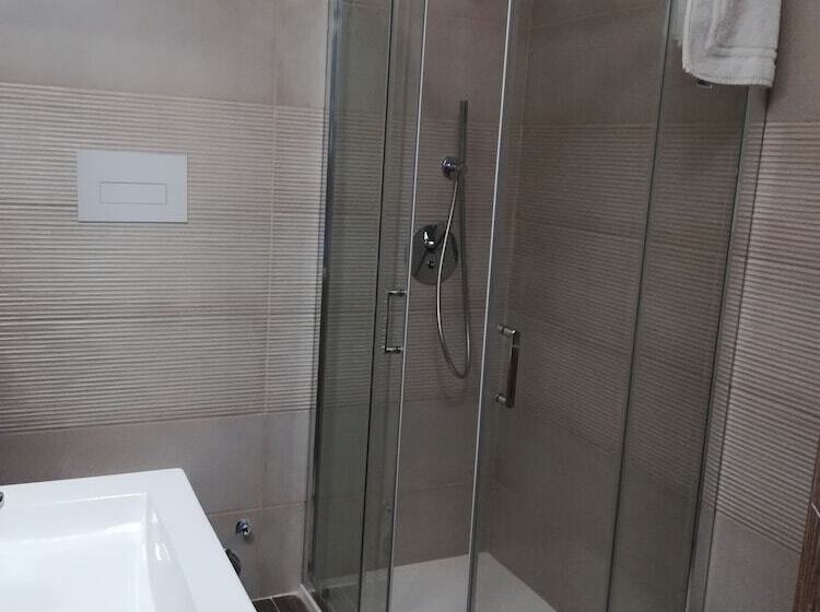 تختخواب و صبحانه Scilla Upper Town