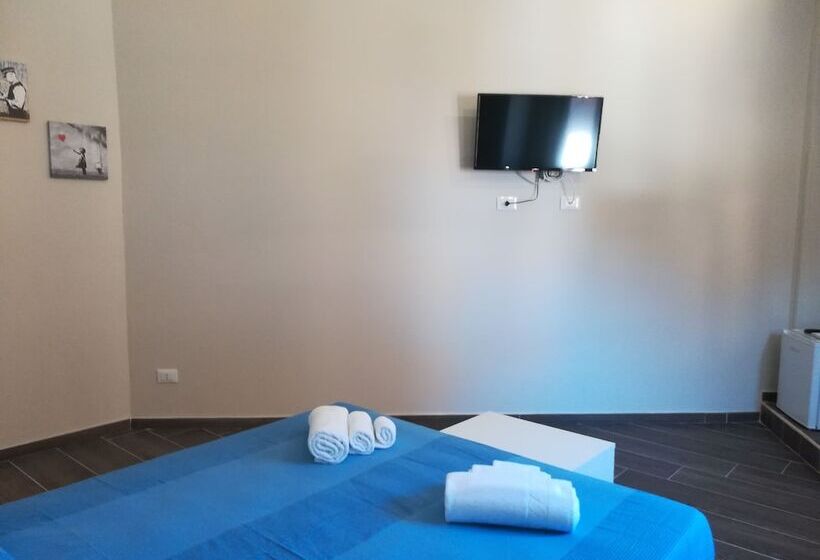 تختخواب و صبحانه Scilla Upper Town