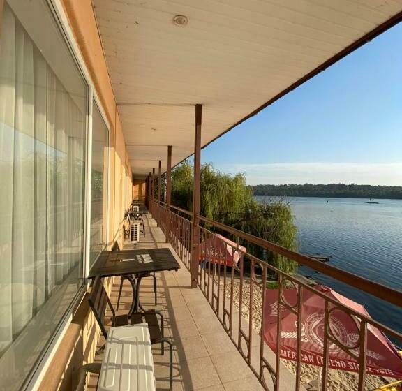 Отель мини отель на берегу днепра на яхт клуб бомбардир