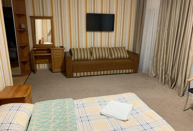 Отель мини отель на берегу днепра на яхт клуб бомбардир