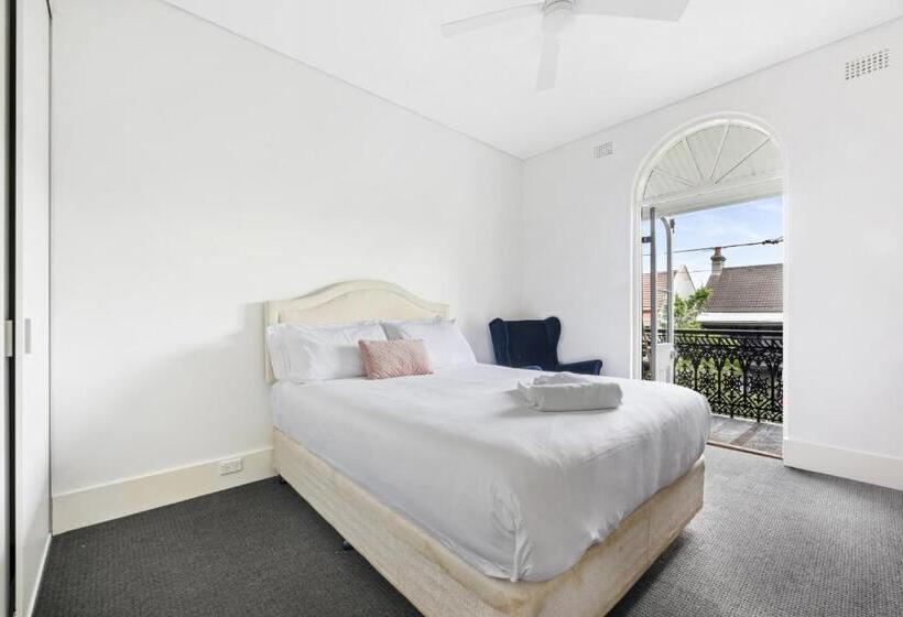 Pet Friendly Paddo Terrace