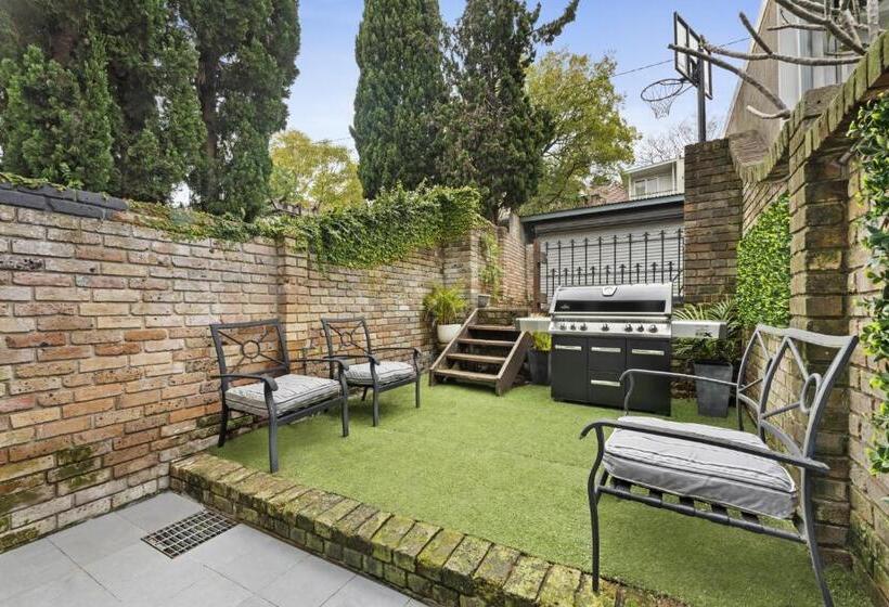 Pet Friendly Paddo Terrace