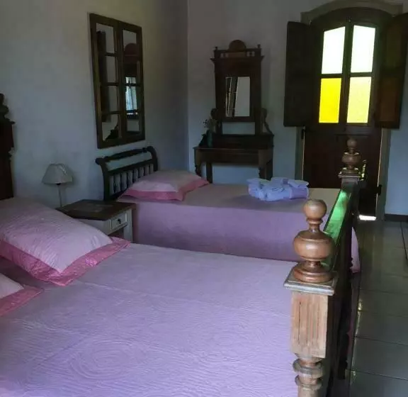 تختخواب و صبحانه Cama Caminho Da Serra