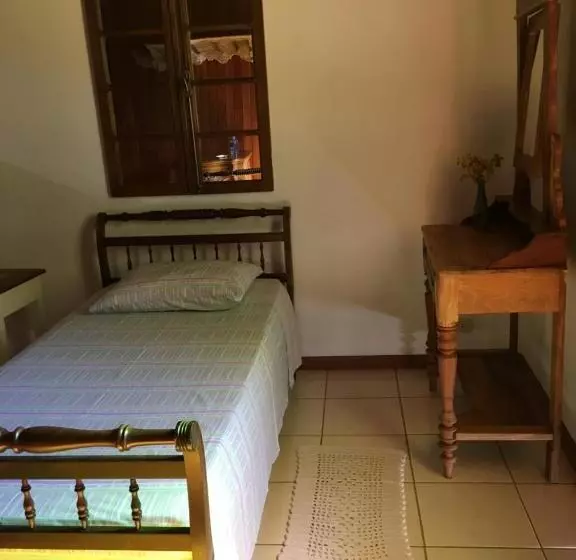 تختخواب و صبحانه Cama Caminho Da Serra