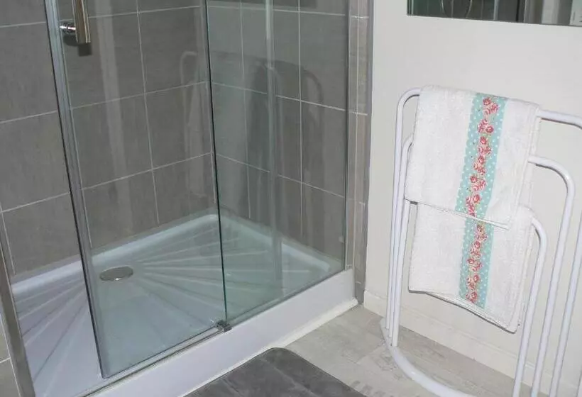 Aamiaismajoitus (B&B) Chambre Insolite Dans Un Chalet