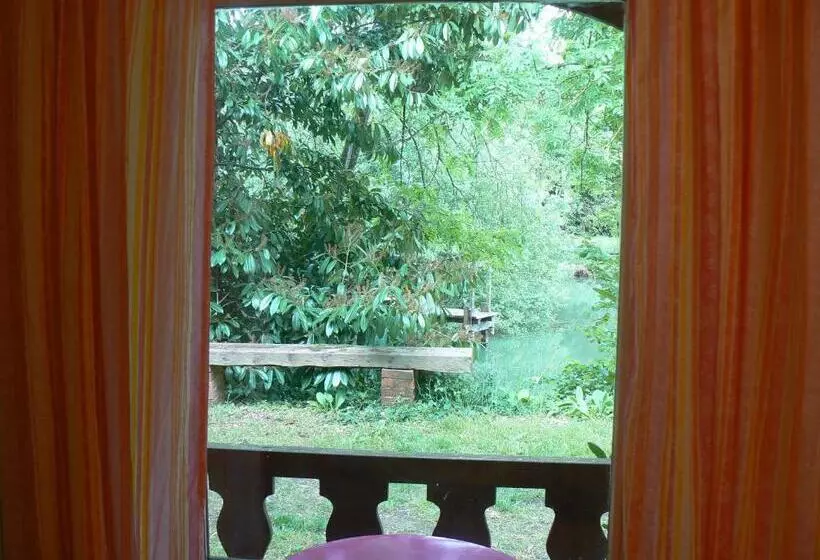 Aamiaismajoitus (B&B) Chambre Insolite Dans Un Chalet