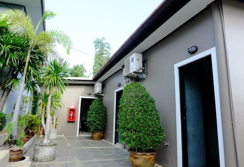 ホテル Naiharn Paradise Boutique