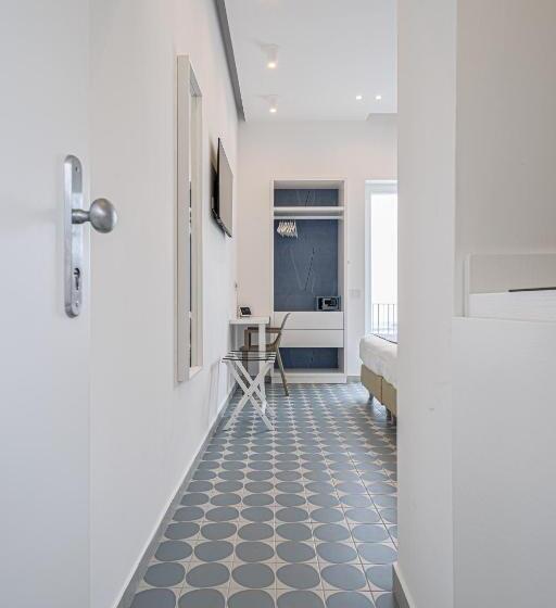 پانسیون Capri Marina Suite