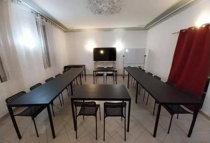 Majatalo Le 18 By Benson