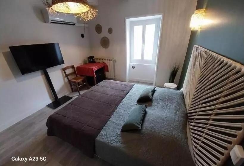 Majatalo Le 18 By Benson