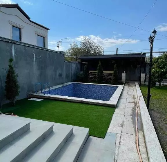 Dzoraxbyur House