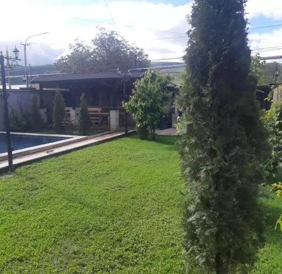 Dzoraxbyur House