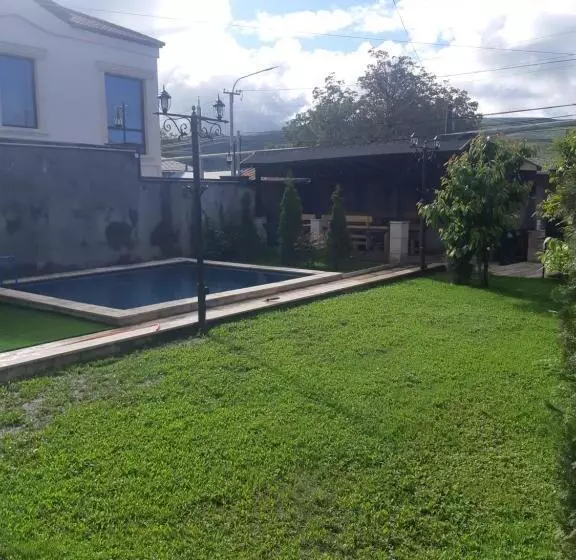 Dzoraxbyur House