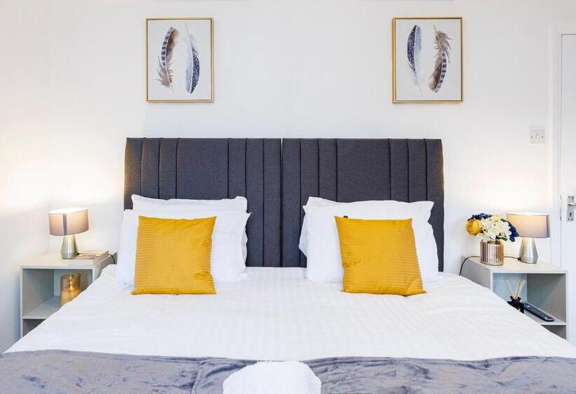 Lovely 2 Bd Hse With Parking Near Excel