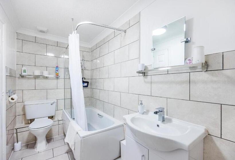 Lovely 2 Bd Hse With Parking Near Excel