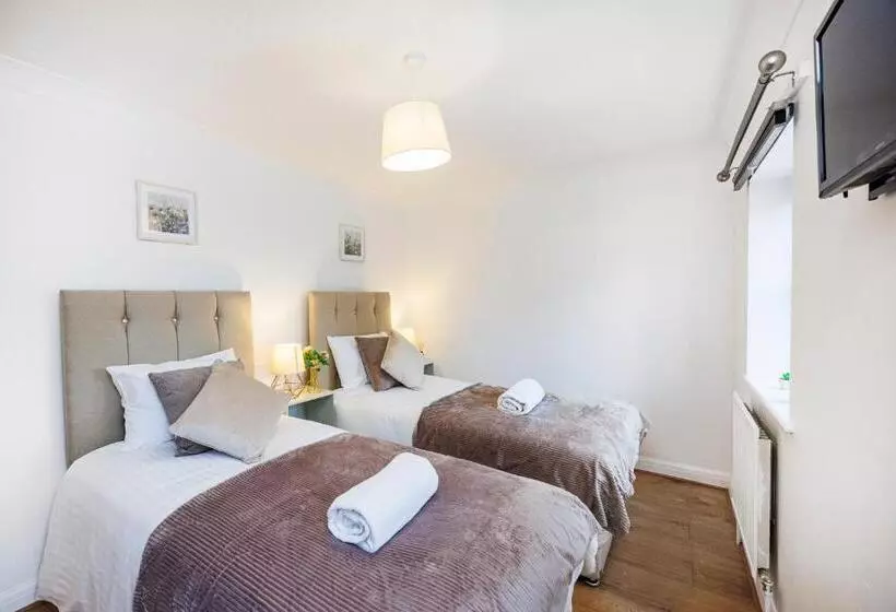 Lovely 2 Bd Hse With Parking Near Excel