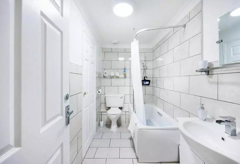 Lovely 2 Bd Hse With Parking Near Excel